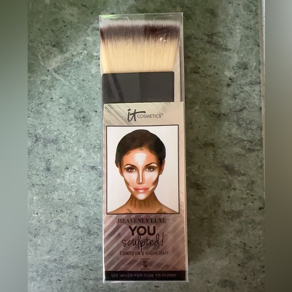 it cosmetics Other - IT Cosmetics Heavenly Luxe You Sculpted Brush